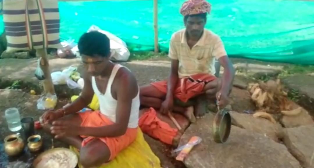 ସ୍ଵପ୍ନାଦେଶ ପରେ ସରଗୁଲି ଡଙ୍ଗରି ପାହାଡ଼ରୁ ମିଳିଲା ଶିବଲିଙ୍ଗ 1 WhatsApp Image 2020 09 23 at 12.58.16 PM