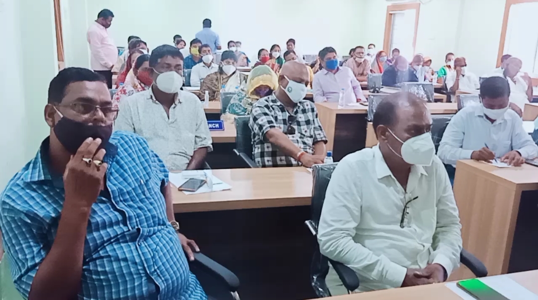 କୁକୁଡ଼ାଖଣ୍ଡି ବ୍ଲକରେ ସପ୍ତମ ସମିତି ବୈଠକ ; ତହସିଲଦାରଙ୍କୁ ଘେରିଲେ ଜନ ପ୍ରତିନିଧି 1 IMG 20201014 WA0003