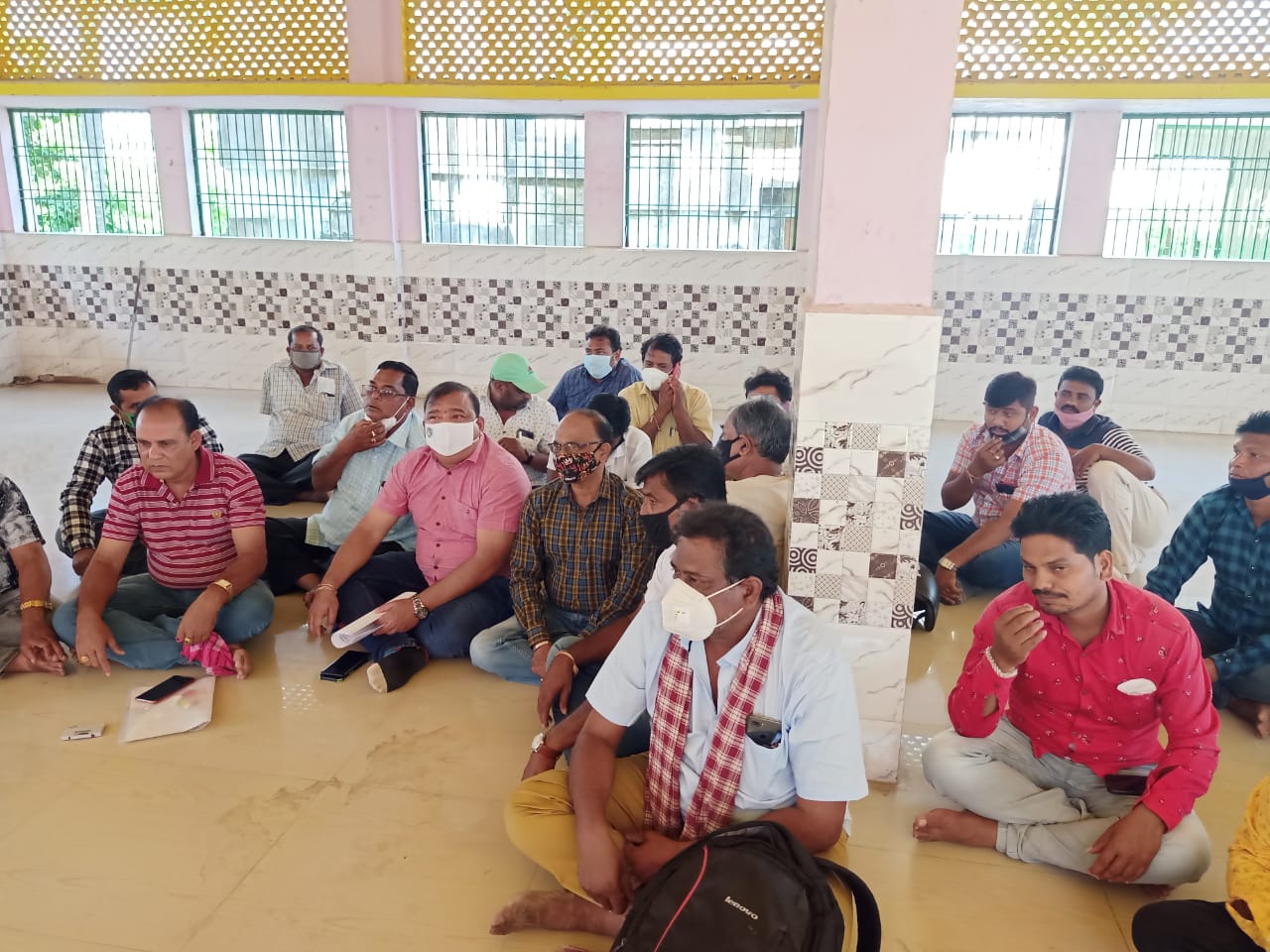 କୁକୁଡ଼ାଖଣ୍ଡି ତହସିଲଦାରଙ୍କ ଦୁର୍ବ୍ୟବହାରରେ ଅତିଷ୍ଠ ହୋଇ ବହିଷ୍କାର ଦାବିରେ ବ୍ଲକ ଜନ ପ୍ରତିନିଧି 1 WhatsApp Image 2020 11 16 at 8.00.16 AM