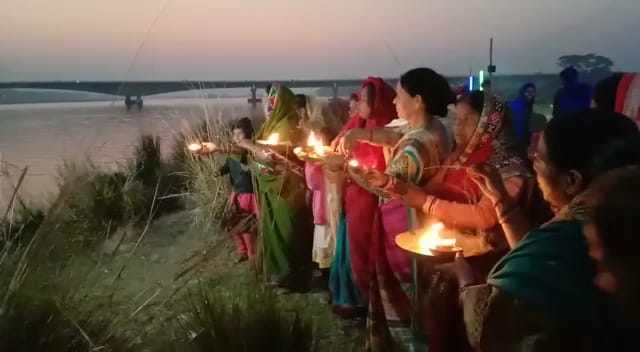 ମହିଳାଙ୍କ ହାତରେ ଜଳିଲା ଏକ ହଜାର ଦୀପ, ଖରସ୍ରୋତା ନଦୀ ସୁରକ୍ଷା ପାଇଁ ବନ୍ଦାପନା 1 Rajkanika Dipadan 2