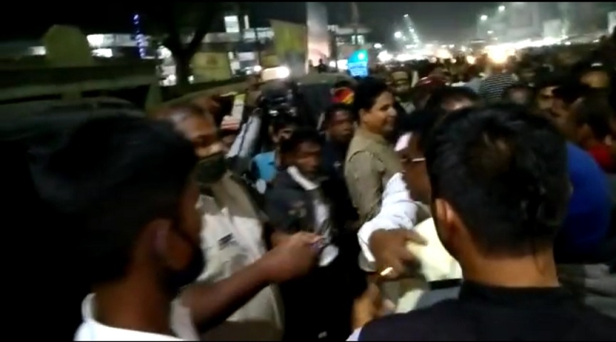 TINIMUHANI CHHAKARE POLICE SAHA BJP KARMINKA MUHANMUHIN 1