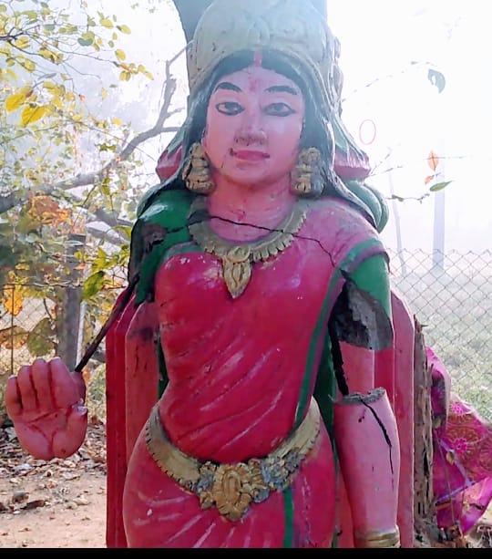 ମନ୍ଦିରର ପାର୍ଶ୍ଵଦେବୀ ମୂର୍ତି ଭାଙ୍ଗି ଫିଙ୍ଗିଦେଲେ ଦୁର୍ବୁତ୍ତ 1 WhatsApp Image 2021 01 03 at 12.35.03 PM