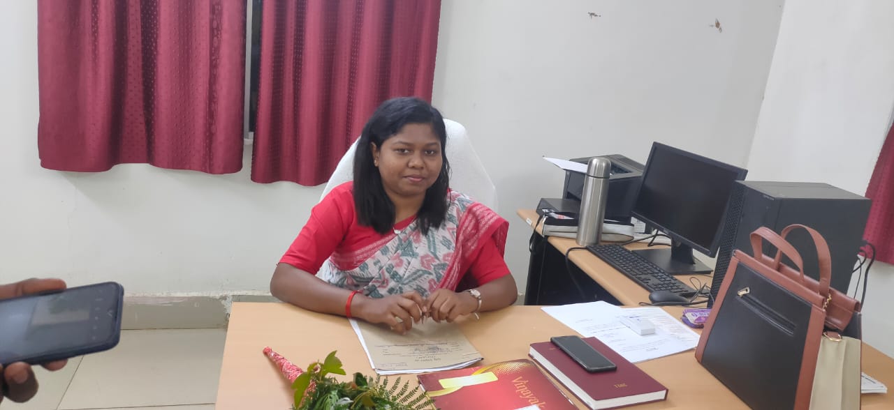 ଡାବୁଗାଁ ସାମ୍ବାଦିକ ସଙ୍ଘ ତରଫରୁ ନୂତନ ତହସିଲଦାର ଙ୍କୁ ସ୍ୱାଗତ ସମ୍ବର୍ଦ୍ଧନା 1 WhatsApp Image 2021 01 15 at 4.45.05 PM