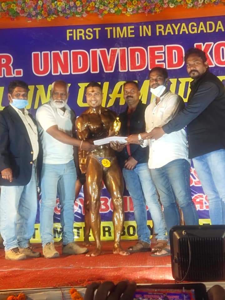 ସୁନ୍ଦର ସ୍ୱାସ୍ଥ୍ୟ ପ୍ରତିଯୋଗିତାରେ ଗୋଟିଏ ସ୍ଵର୍ଣ୍ଣ, ଗୋଟିଏ ରୌପ୍ୟ ଜିତି ଜିଲ୍ଲା ପାଇଁ ଗର୍ବ ଆଣିଛନ୍ତି ସମୀର 1 WhatsApp Image 2021 03 02 at 10.24.22 AM