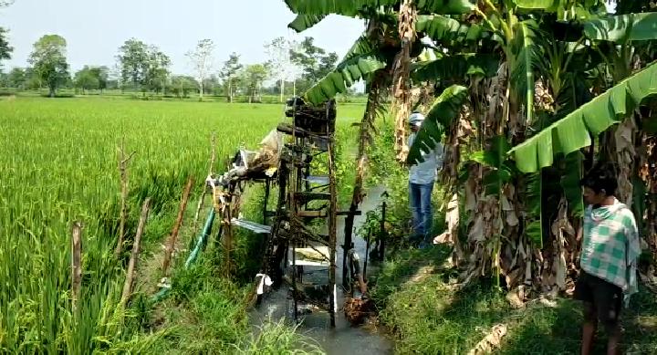 ଦେଶୀ ବାମ୍ବୁ ପାଣୀ ପମ୍ପ ତିଆରୀ କରି ଚର୍ଚ୍ଚାରେ ଖଞ୍ଜ ନେତ୍ର 2 WhatsApp Image 2021 04 29 at 11.39.55 AM