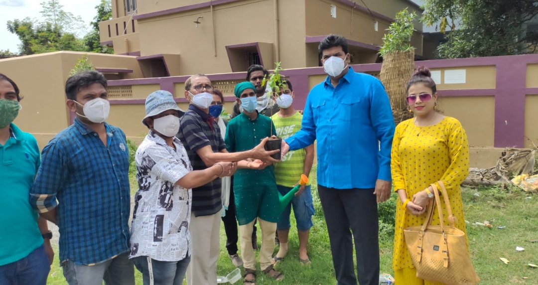 ଗଛ ଆମର ବନ୍ଧୁଟିଏ "ବ୍ରହ୍ମପୁର ଡ୍ୟାନ୍ସର ଆଣ୍ଡ କୋରୀୟ ଗ୍ରାଫର ସଂଘ " ତରଫରୁ ବୃକ୍ଷରୋପଣ କାର୍ଯ୍ୟକ୍ରମ 1 WhatsApp Image 2021 08 04 at 1.53.39 PM 1