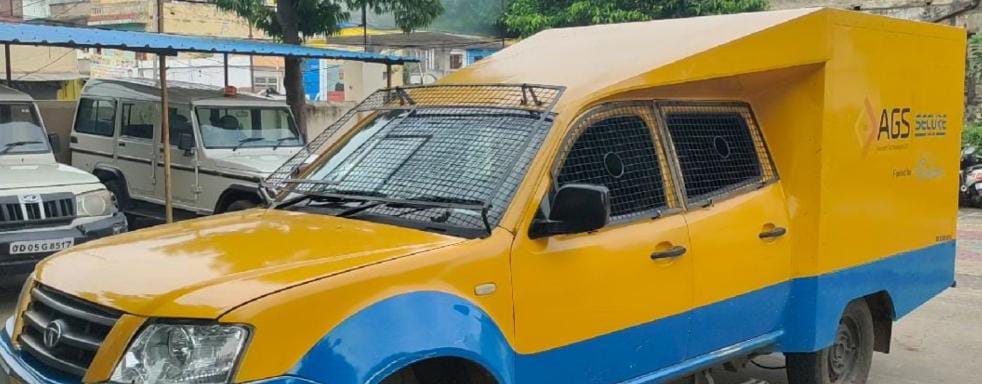 ଡ୍ରାଇଭରଙ୍କୁ ନିଶା ଦେଇ ଏଟିଏମ୍ ନିକଟରୁ ଅପହରଣ କରି ୨୪ ଲକ୍ଷ ଟଙ୍କା ଲୁଟ୍ 1 WhatsApp Image 2021 08 18 at 8.29.56 PM