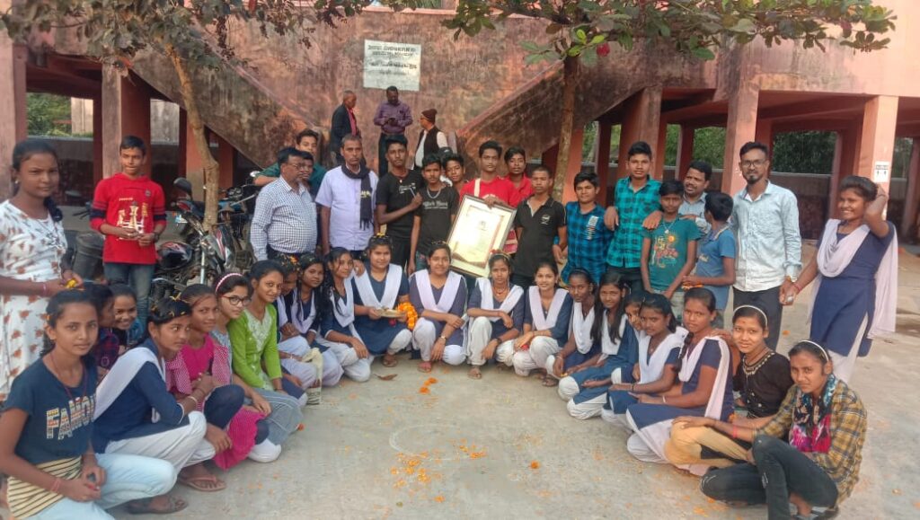 ବାବା ବିଦ୍ୟାଧର ଉଚ୍ଚ ବିଦ୍ୟାଳୟ କର୍ମଚାରୀ ଏବଂ ପୁରାତନ ଛାତ୍ରଛାତ୍ରୀ ସଂସଦର ଅବସର କାଳୀନ ସମ୍ବର୍ଦ୍ଧନା ସଭା 2 WhatsApp Image 2022 01 03 at 1.08.33 PM