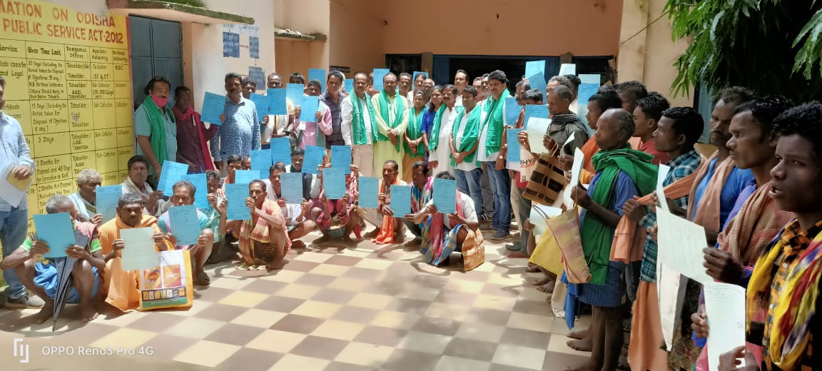 ଡାବୁଗାଁ ତହସିଲରେ ବିଧାୟକଙ୍କ ଉପସ୍ଥିତି ରେ ଜଙ୍ଗଲ ଜମି ପଟା ବଣ୍ଟନ କାର୍ଜ୍ୟକ୍ରମ ଅନୁଷ୍ଠିତ 1 446f5865 0638 43ea aa6a 608a53bfe274