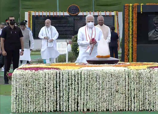 ଆଜି ବାଜପେୟୀଙ୍କର ଶ୍ରାଦ୍ଧ ବାର୍ଷିକୀ : ଶ୍ରଦ୍ଧାଞ୍ଜଳି ଅର୍ପଣ କଲେ ରାଷ୍ଟ୍ରପତି , ପ୍ରଧାନମନ୍ତ୍ରୀ 1 FaP2INkUsAEa9EV