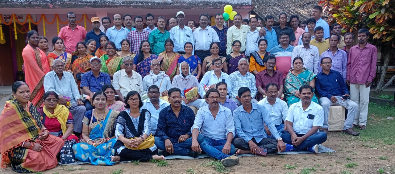 ୩୪ବର୍ଷ ପରେ ସ୍ମୃତି ସାଉଁଟିଲେ ୮୮ ମସିହା କନିକା ହାଇସ୍କୁଲର ଛାତ୍ରଛାତ୍ରୀ 1 047e7646 f952 4bb8 9bc0 1e18d9612df4